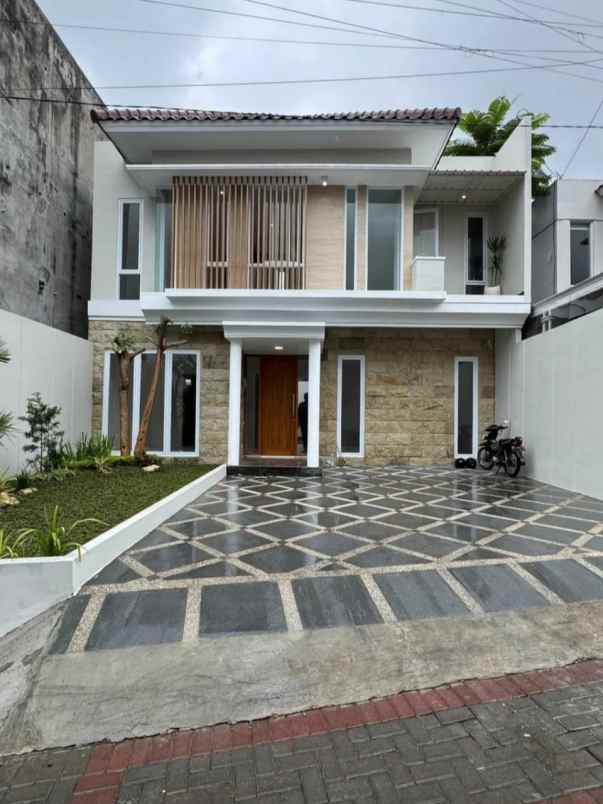 rumah siap huni 2 lantai di palagan km 7 dekat hyatt