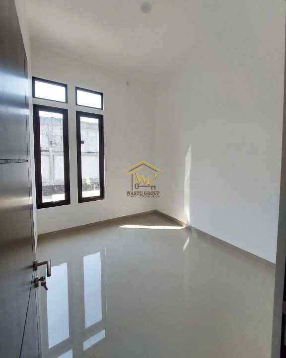 rumah siap huni dekat kampus ukrim di kalasan