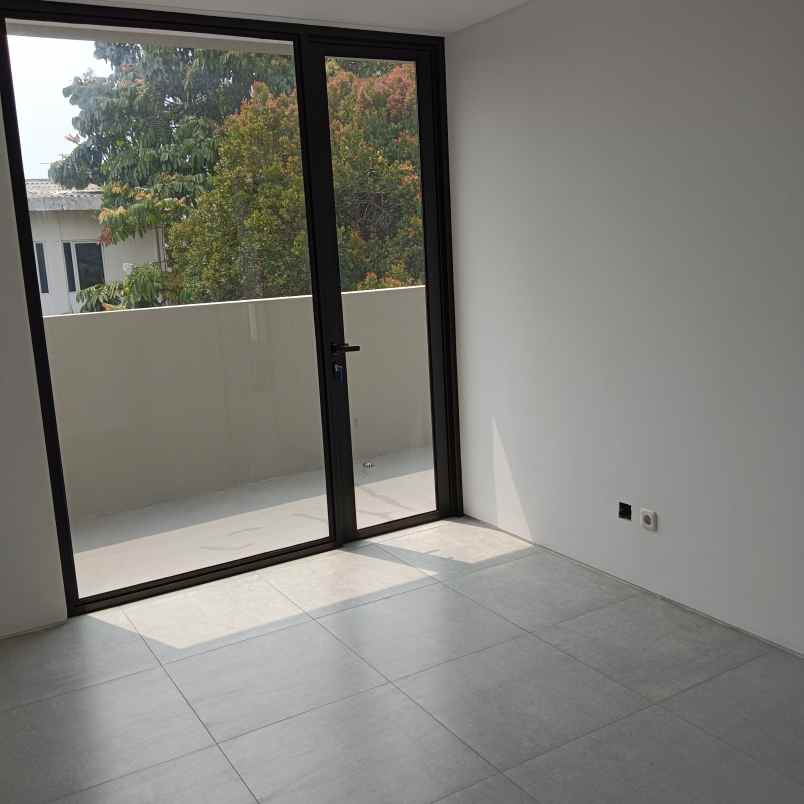 rumah siap huni di bintaro dekat stasiun dan tol