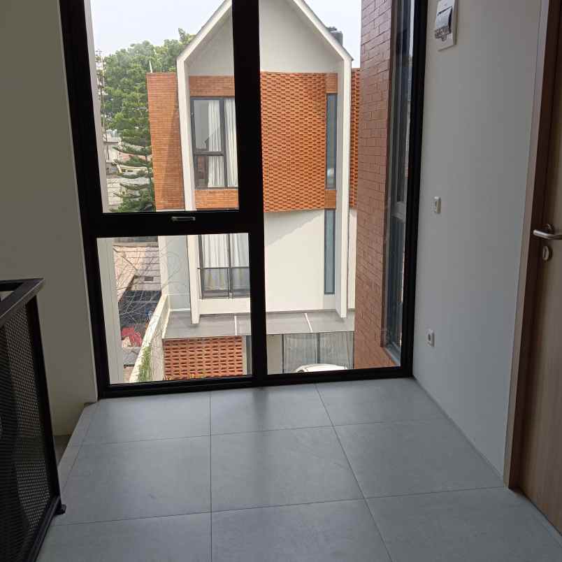 rumah siap huni di bintaro dekat stasiun dan tol