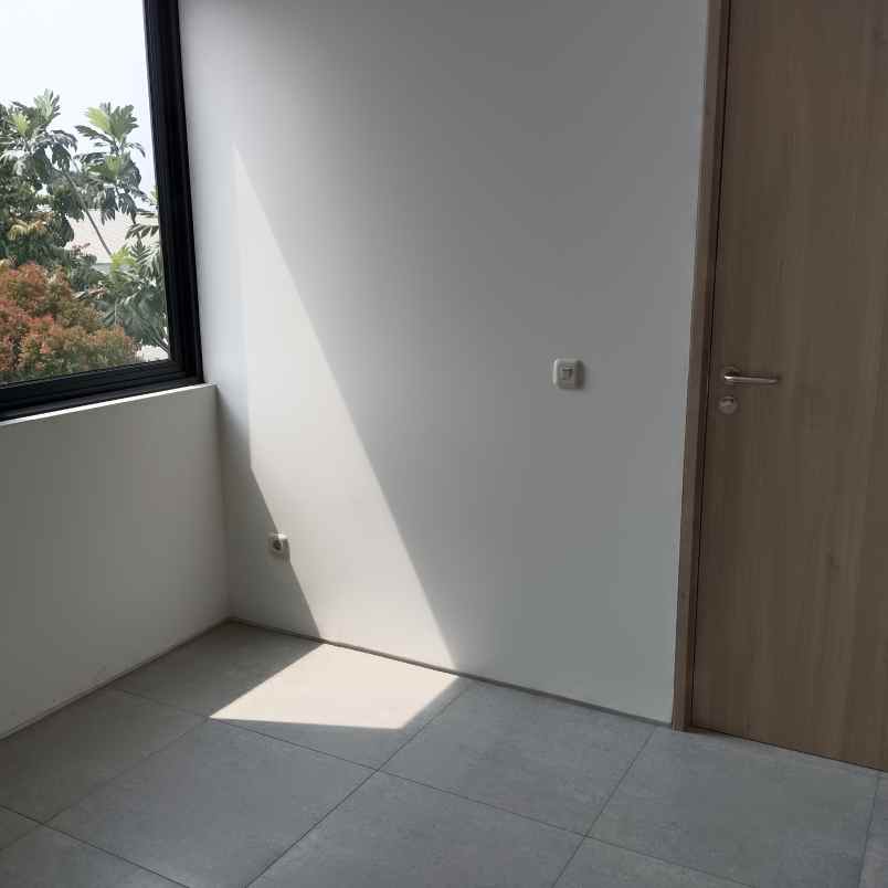 rumah siap huni di bintaro dekat stasiun dan tol