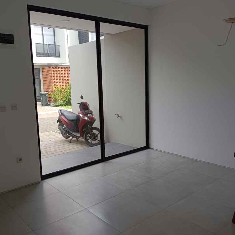 rumah siap huni di bintaro dekat stasiun dan tol