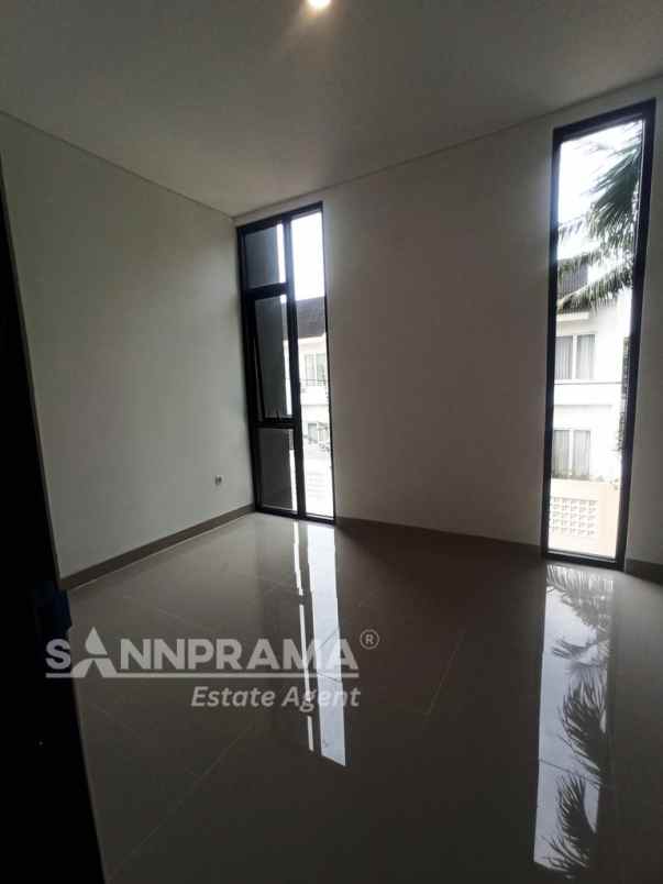 rumah strategis dalam townhouse cinangka