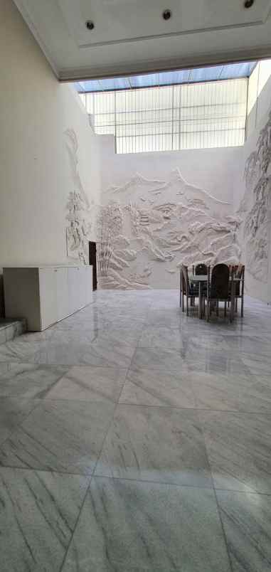 rumah untuk disewakan 4 lantai disunter tangerang