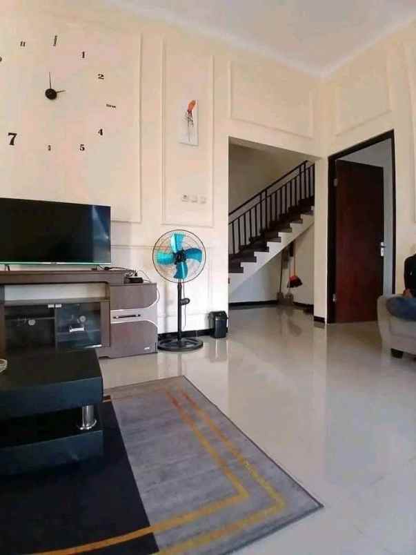 villa jenggala 2 lantai pusat kota batu