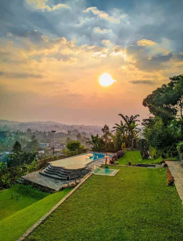 villa kapal cisarua puncak bogor