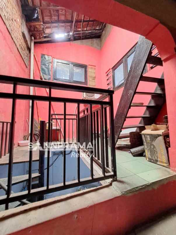 2 lantai siap huni strategis di sukmajaya depok rinlin