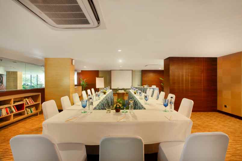 dijual hotel bintang 4 di seminyak bali