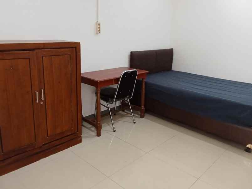 dijual kost dekat univ stekom semarang