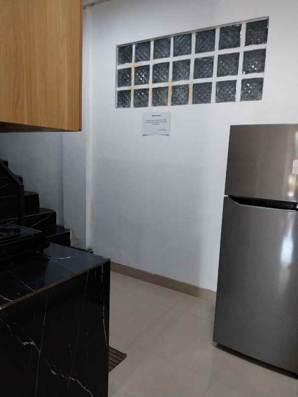 dijual kost vokasi depok