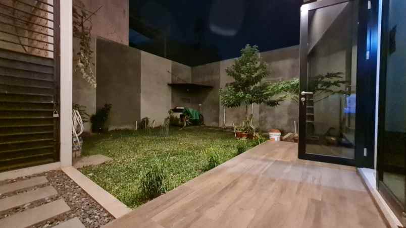 dijual murah rumah kuldesak view taman