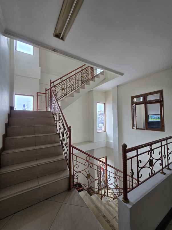 dijual ruang usaha cocok untuk kost2an di duren sawit