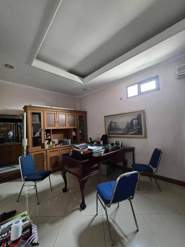 dijual ruang usaha cocok untuk kost2an di duren sawit