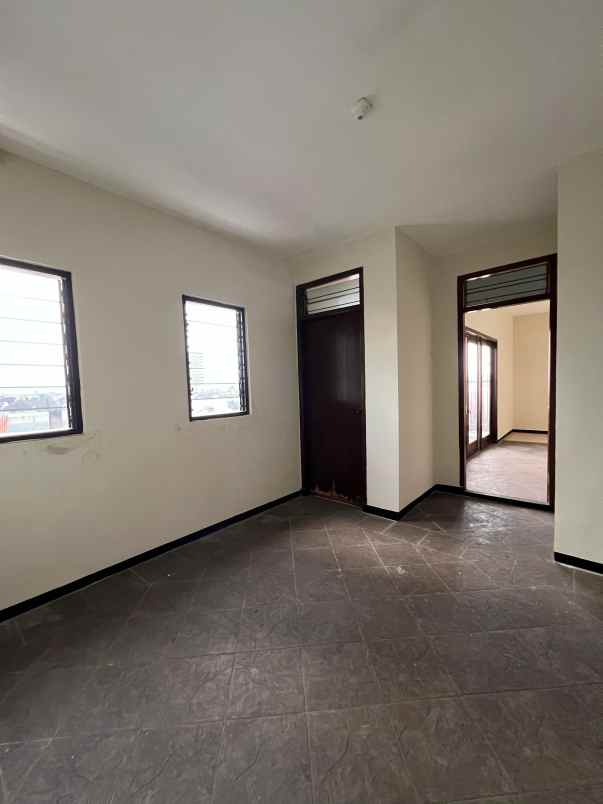 dijual ruko gudang kantor klampis jaya