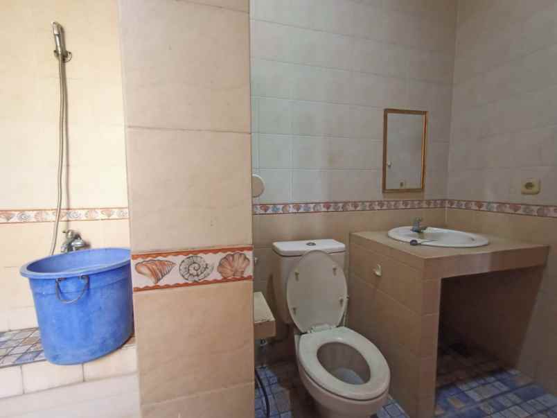 dijual rumah 185 jln raya jatiwaringin