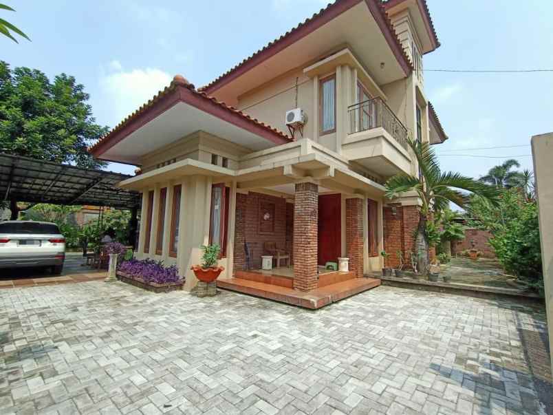 dijual rumah 185 jln raya jatiwaringin