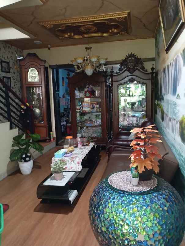 dijual rumah 78 jalan boulevard