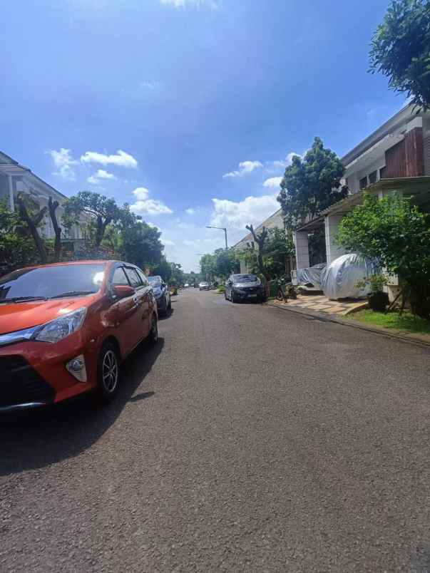 dijual rumah 78 jalan boulevard