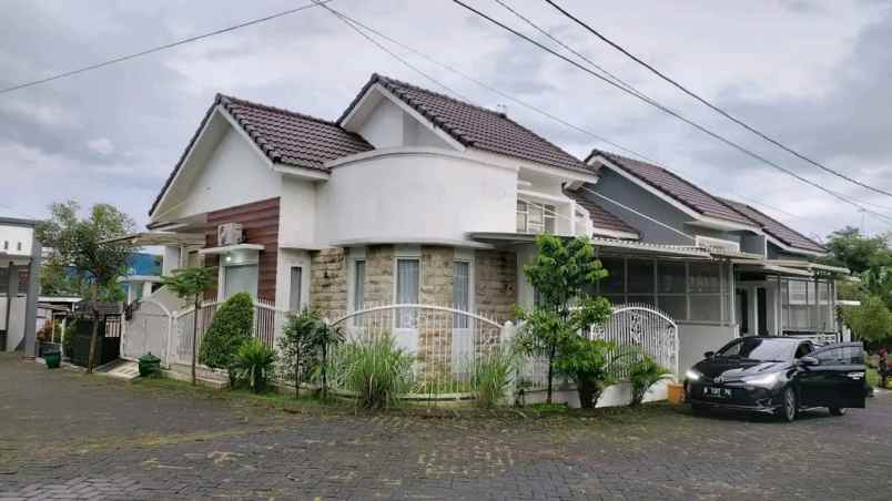 dijual rumah alam nirwana residence