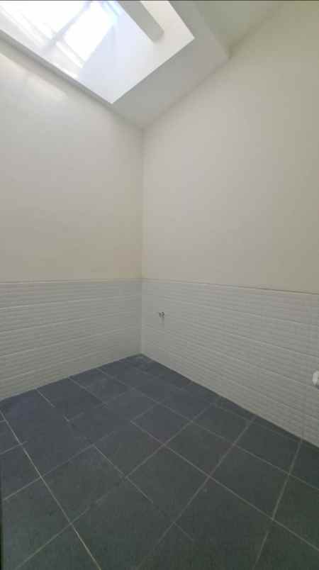 dijual rumah babatan pantai
