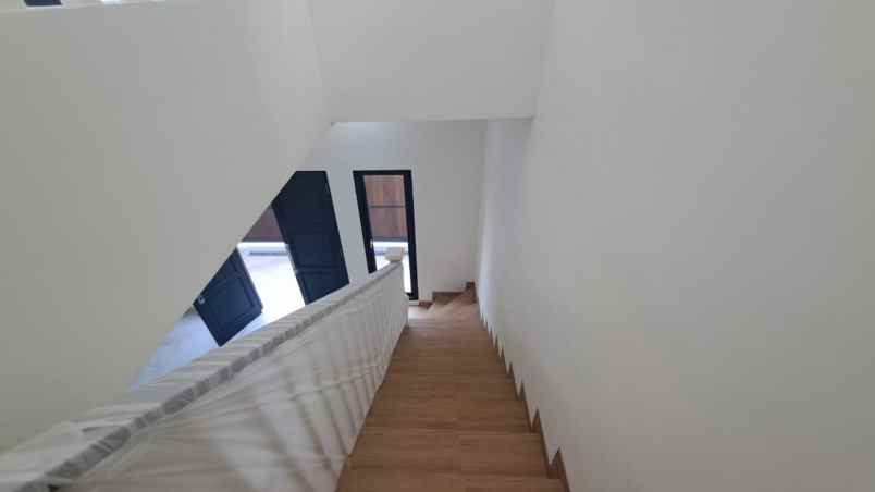dijual rumah babatan pantai