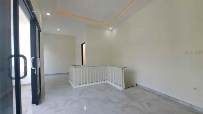dijual rumah babatan pantai