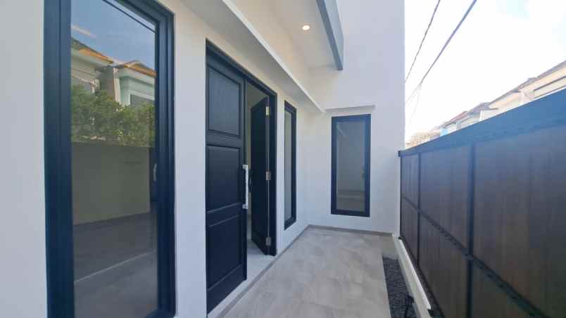 dijual rumah babatan pantai