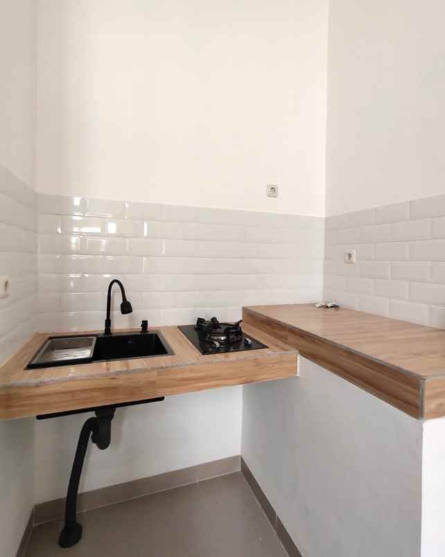 dijual rumah bambu apus