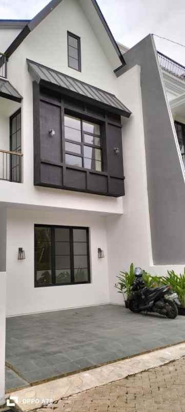 dijual rumah baru 3 lantai dijagakarsa jakarta selatan