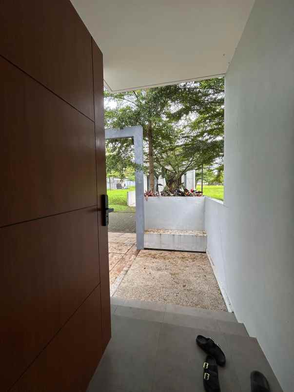 dijual rumah baru araya malang