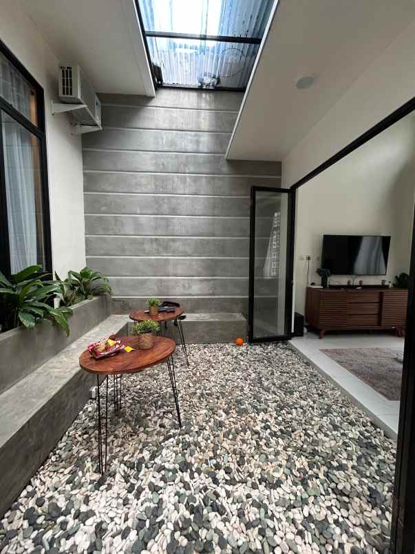 dijual rumah baru araya malang