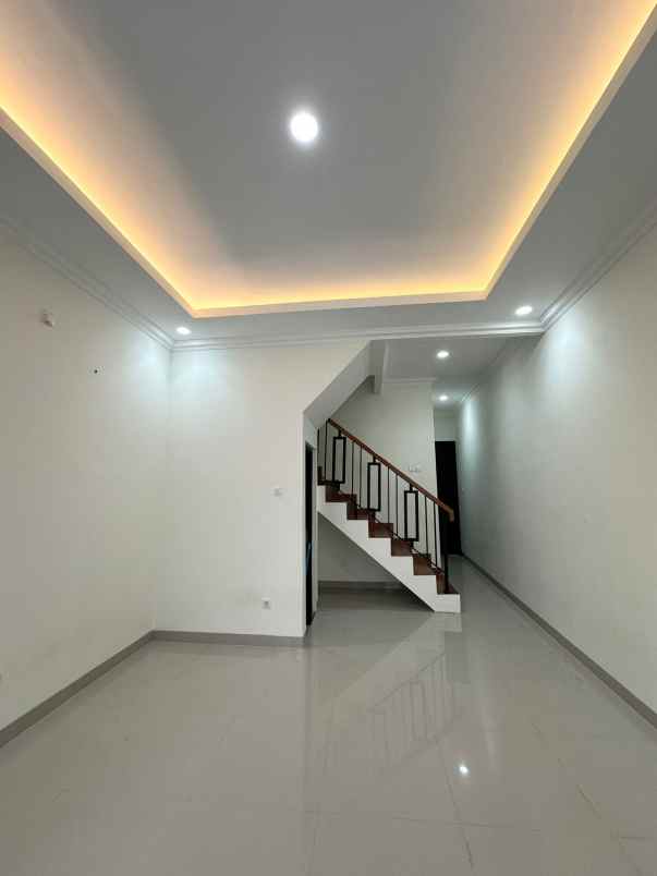 dijual rumah baru kelapa dua