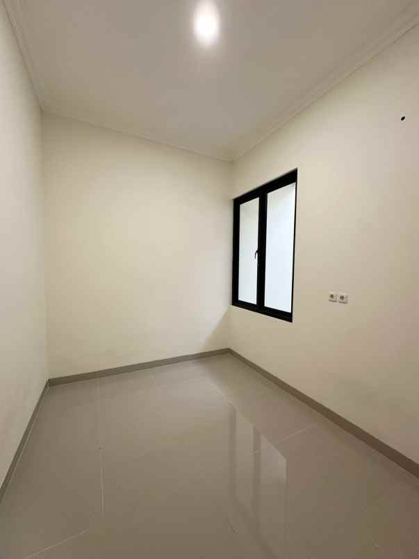 dijual rumah baru kelapa dua