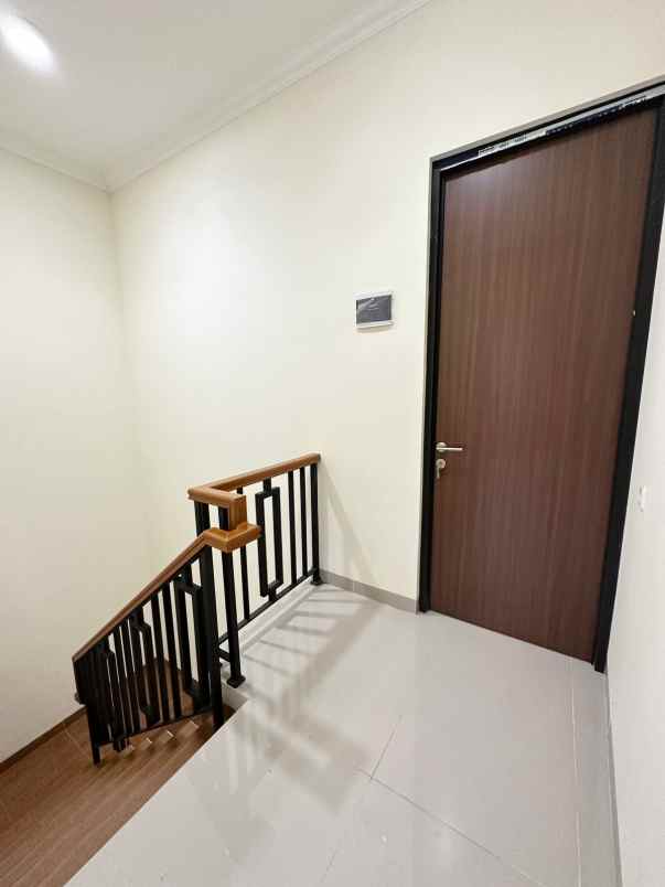 dijual rumah baru kelapa dua