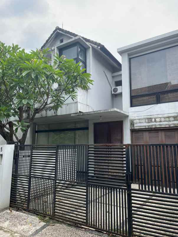 dijual rumah bebas banjir dekat ragunan