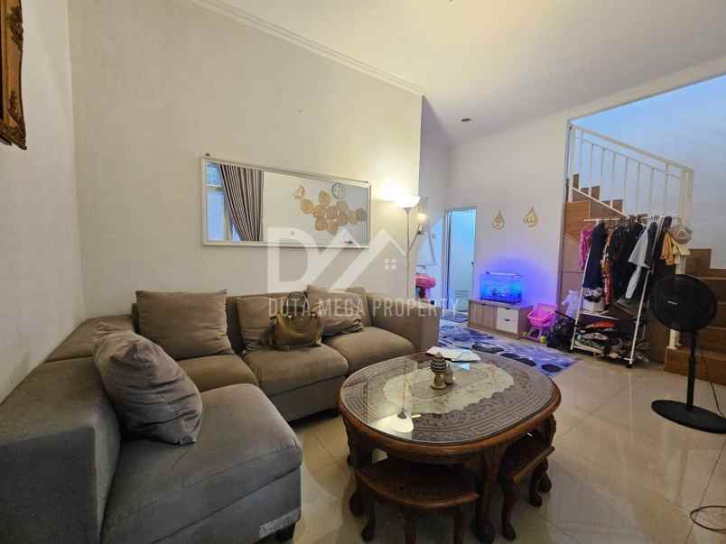 dijual rumah boulevard graha raya