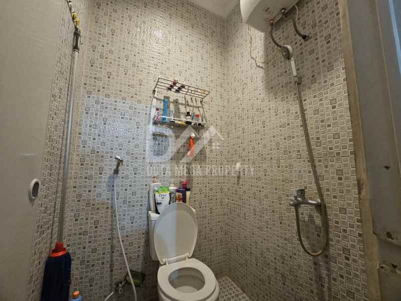 dijual rumah boulevard graha raya