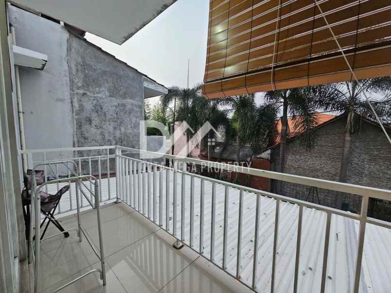 dijual rumah boulevard graha raya