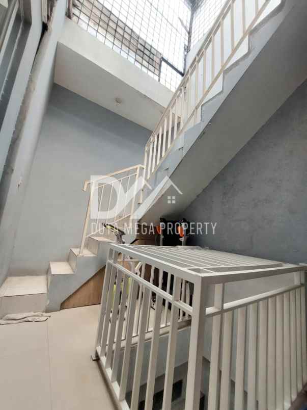 dijual rumah boulevard graha raya