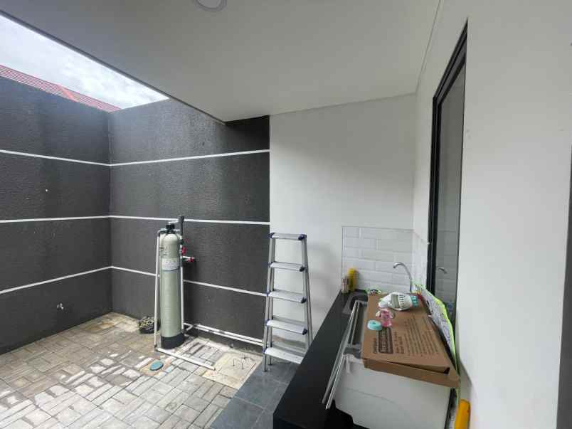 dijual rumah buaran kec serpong kota