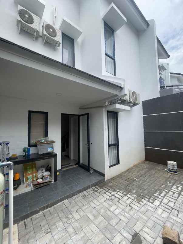 dijual rumah buaran kec serpong kota