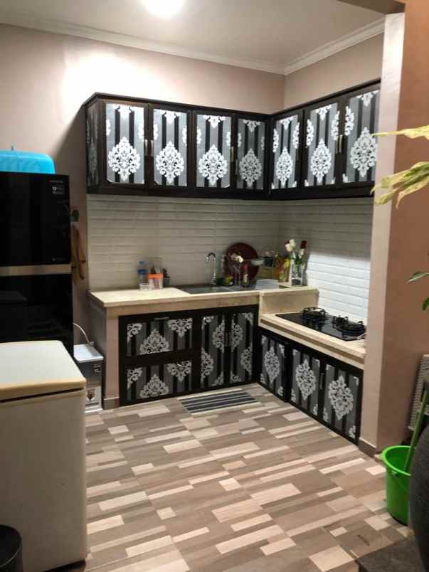 dijual rumah central park a yani