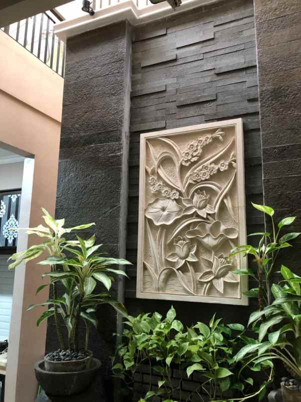 dijual rumah central park a yani