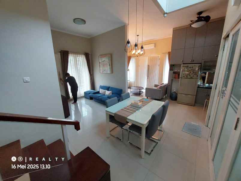 dijual rumah cigadung dago bandung