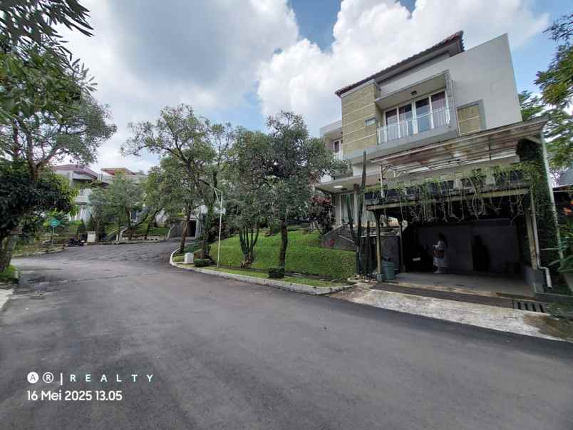 dijual rumah cigadung dago bandung