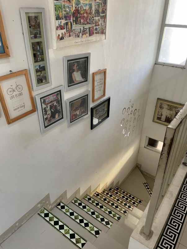 dijual rumah cisaraten kulon