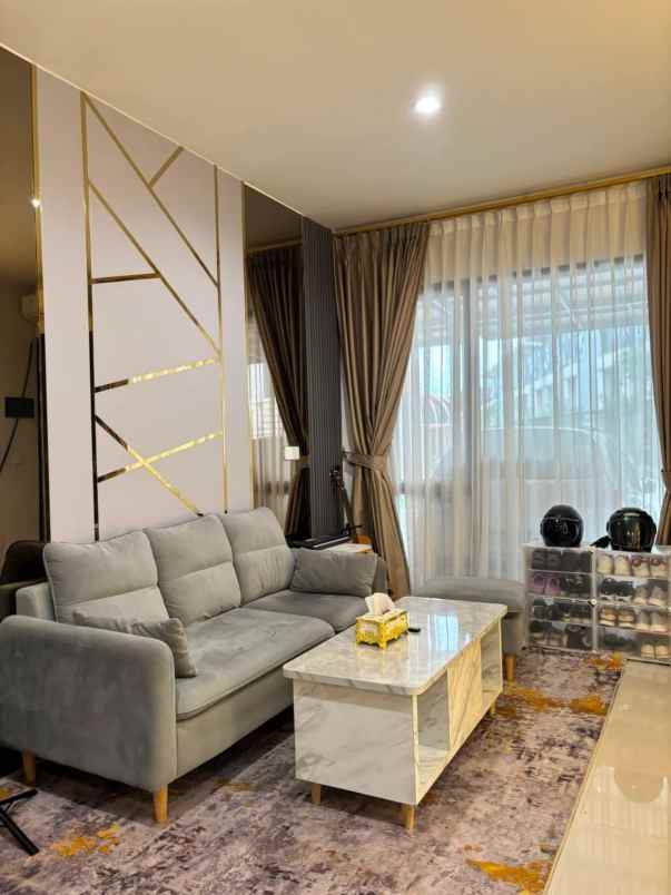 dijual rumah citra 8