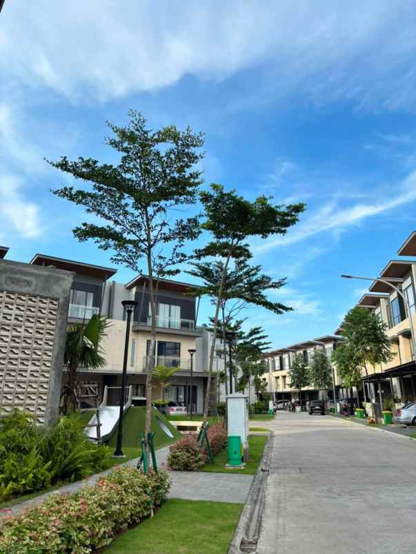 dijual rumah citra 8