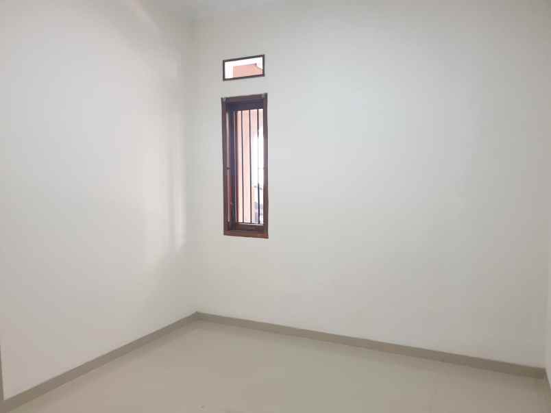 dijual rumah cluster berlian jamrud