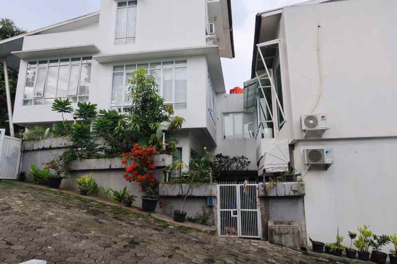dijual rumah cluster bukit dago utara